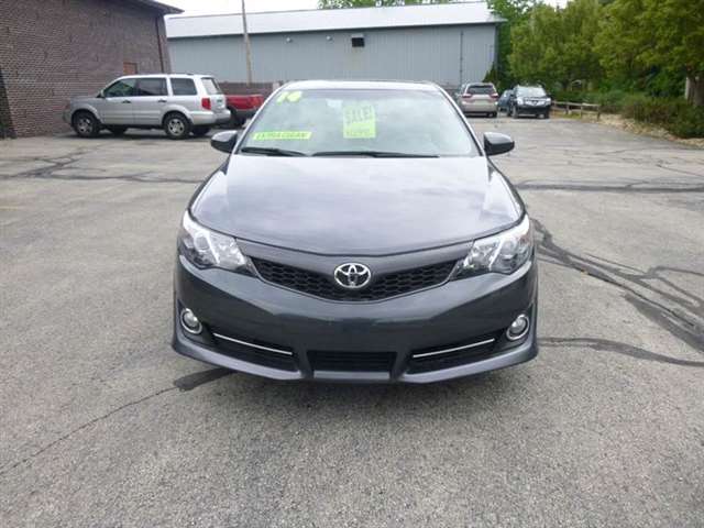 2014 Toyota Camry SE 4dr Sedan